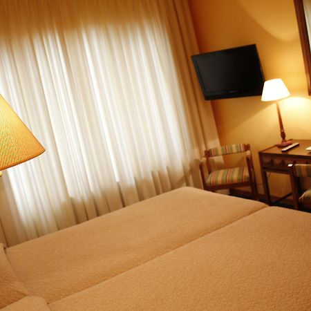 Hotel Edelweiss Candanchu Bagian luar foto