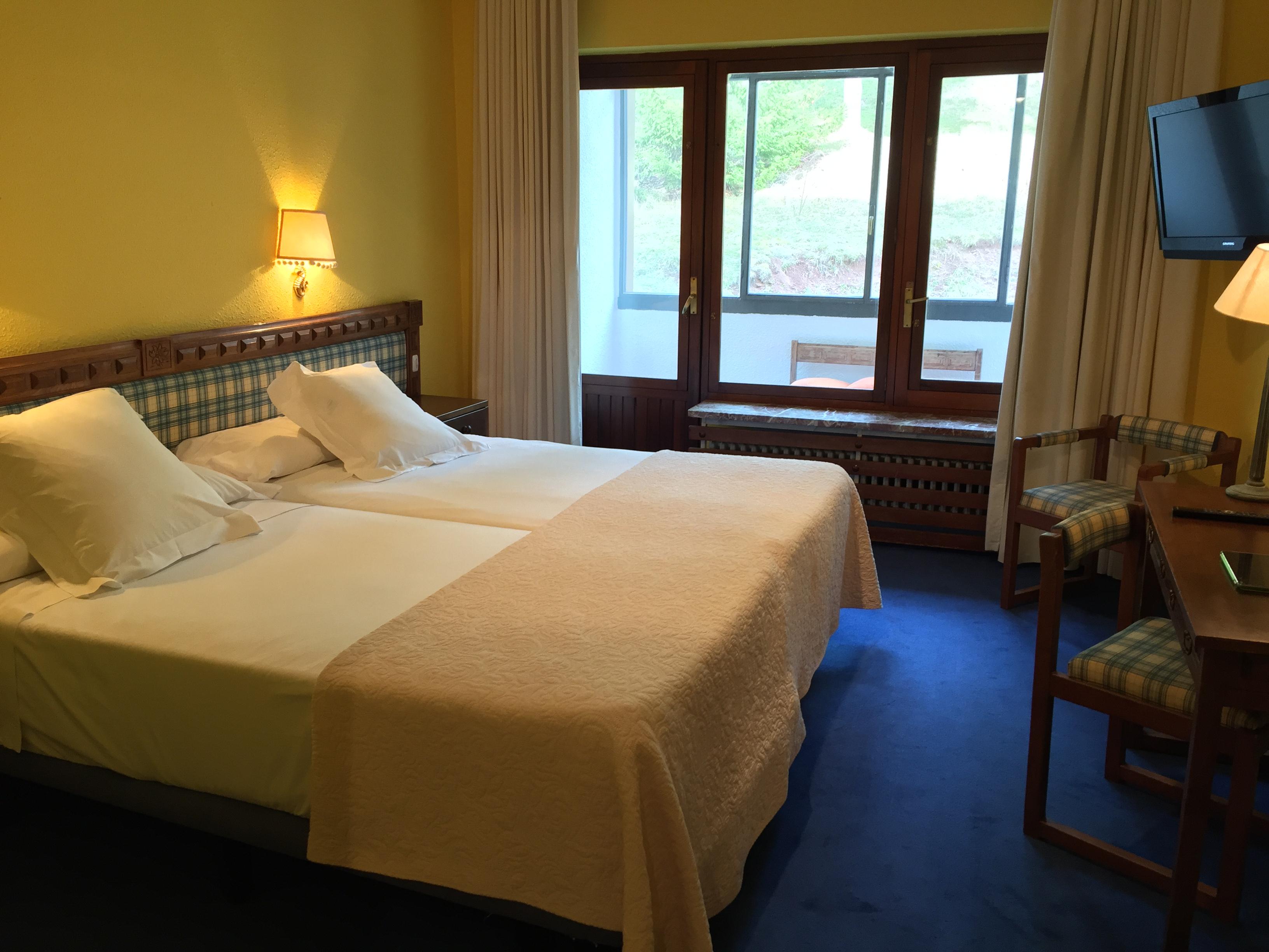 Hotel Edelweiss Candanchu Bagian luar foto