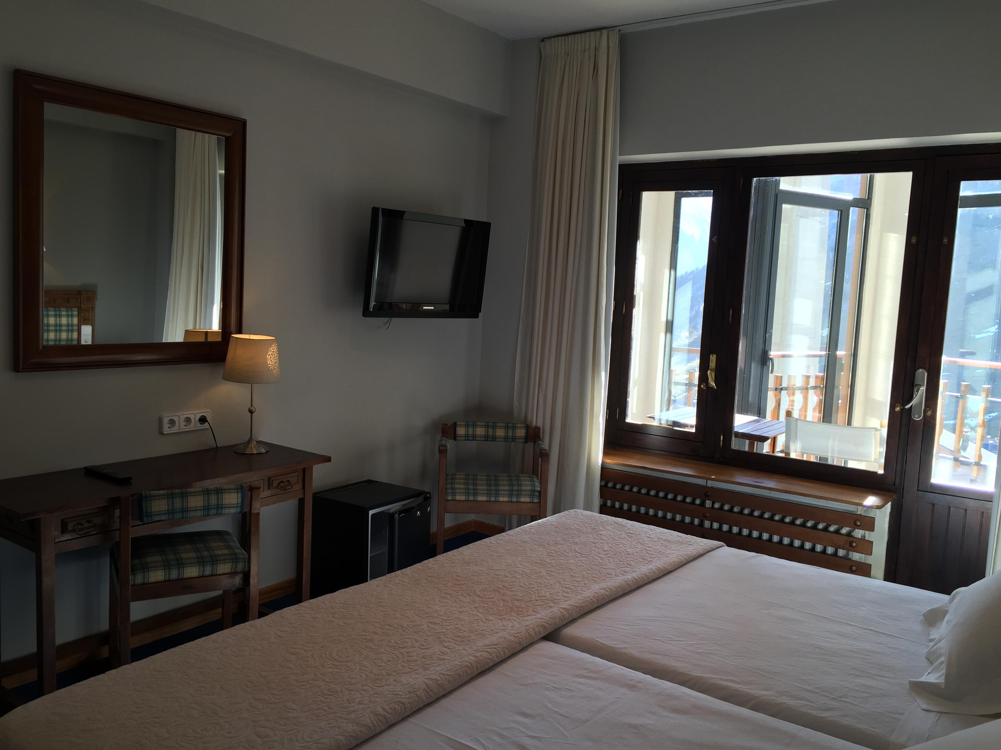 Hotel Edelweiss Candanchu Bagian luar foto