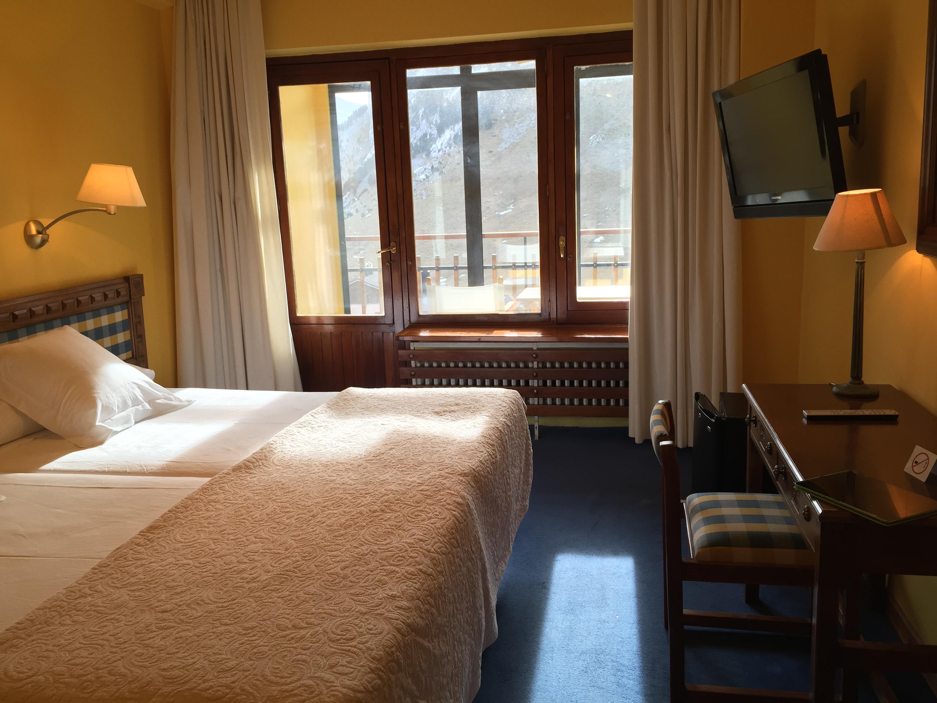 Hotel Edelweiss Candanchu Bagian luar foto