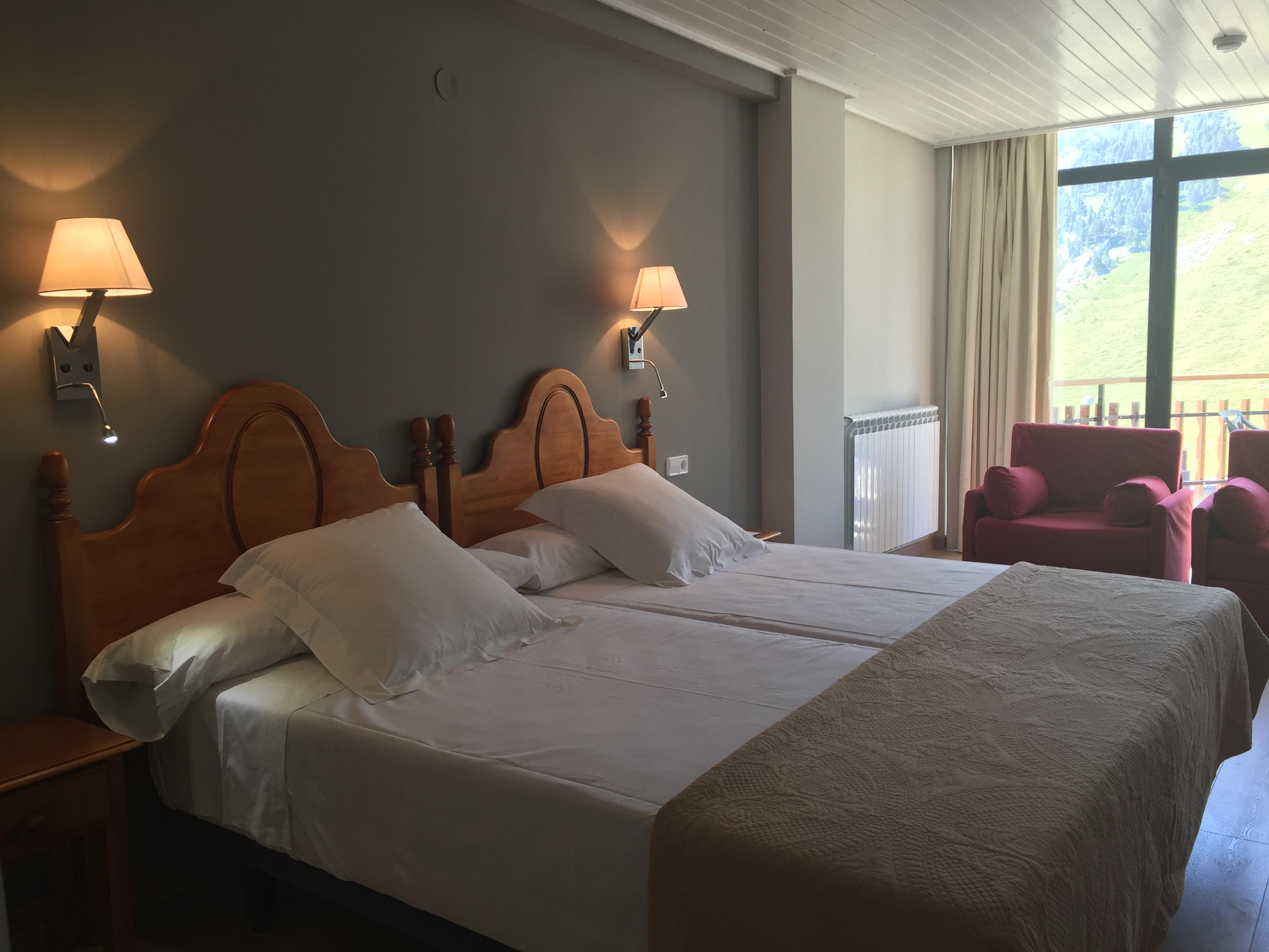 Hotel Edelweiss Candanchu Bagian luar foto