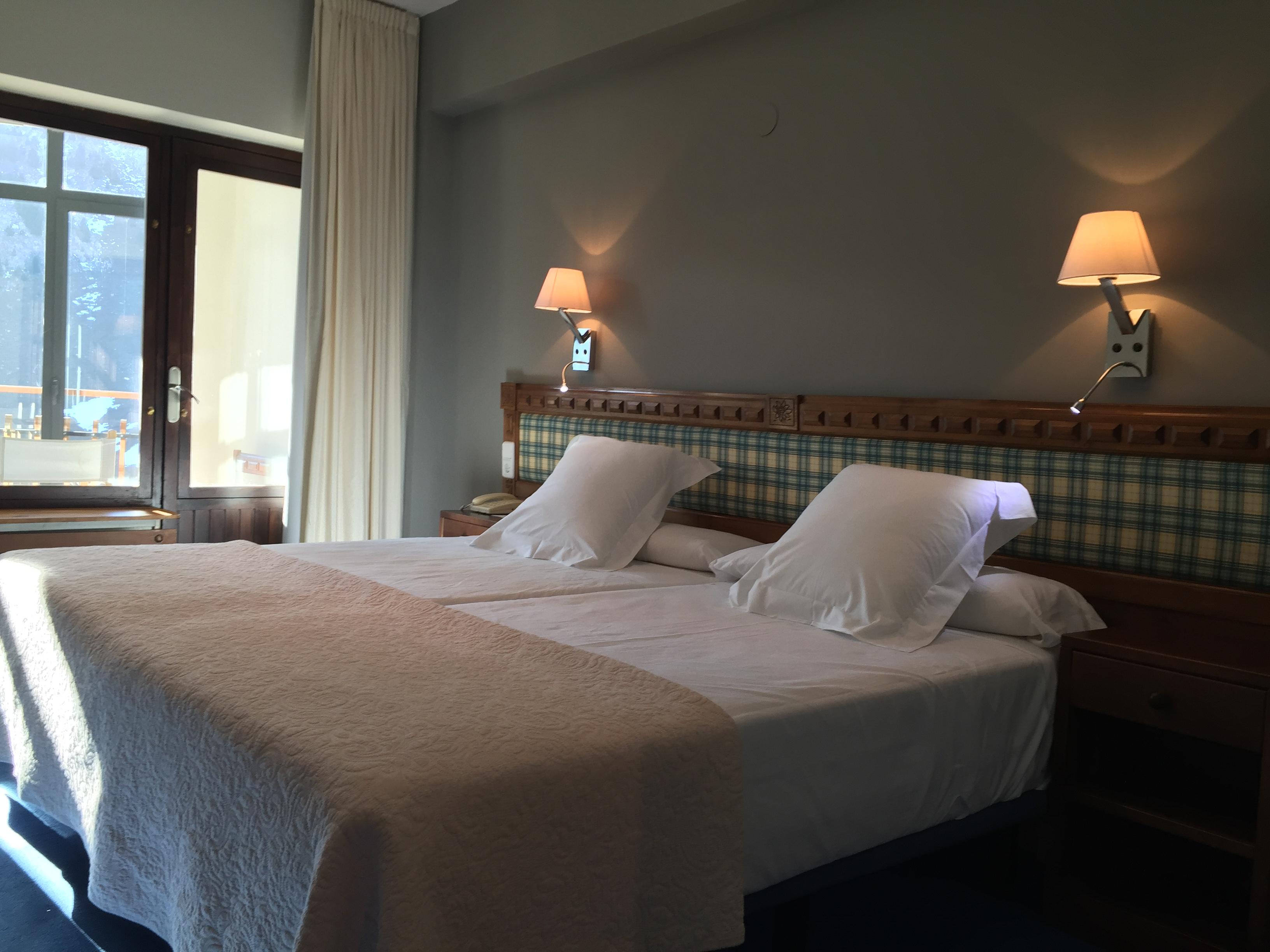Hotel Edelweiss Candanchu Bagian luar foto