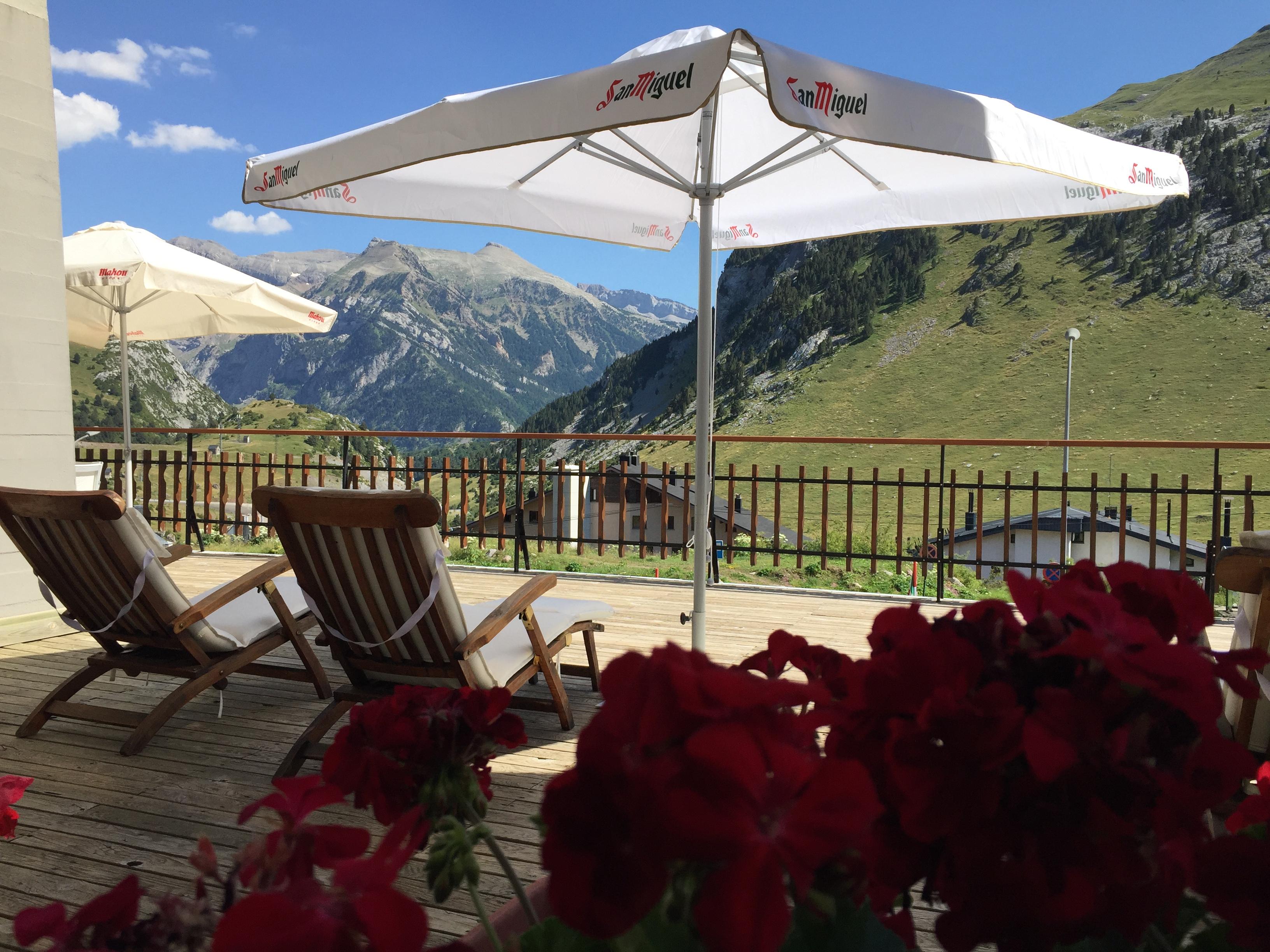 Hotel Edelweiss Candanchu Bagian luar foto