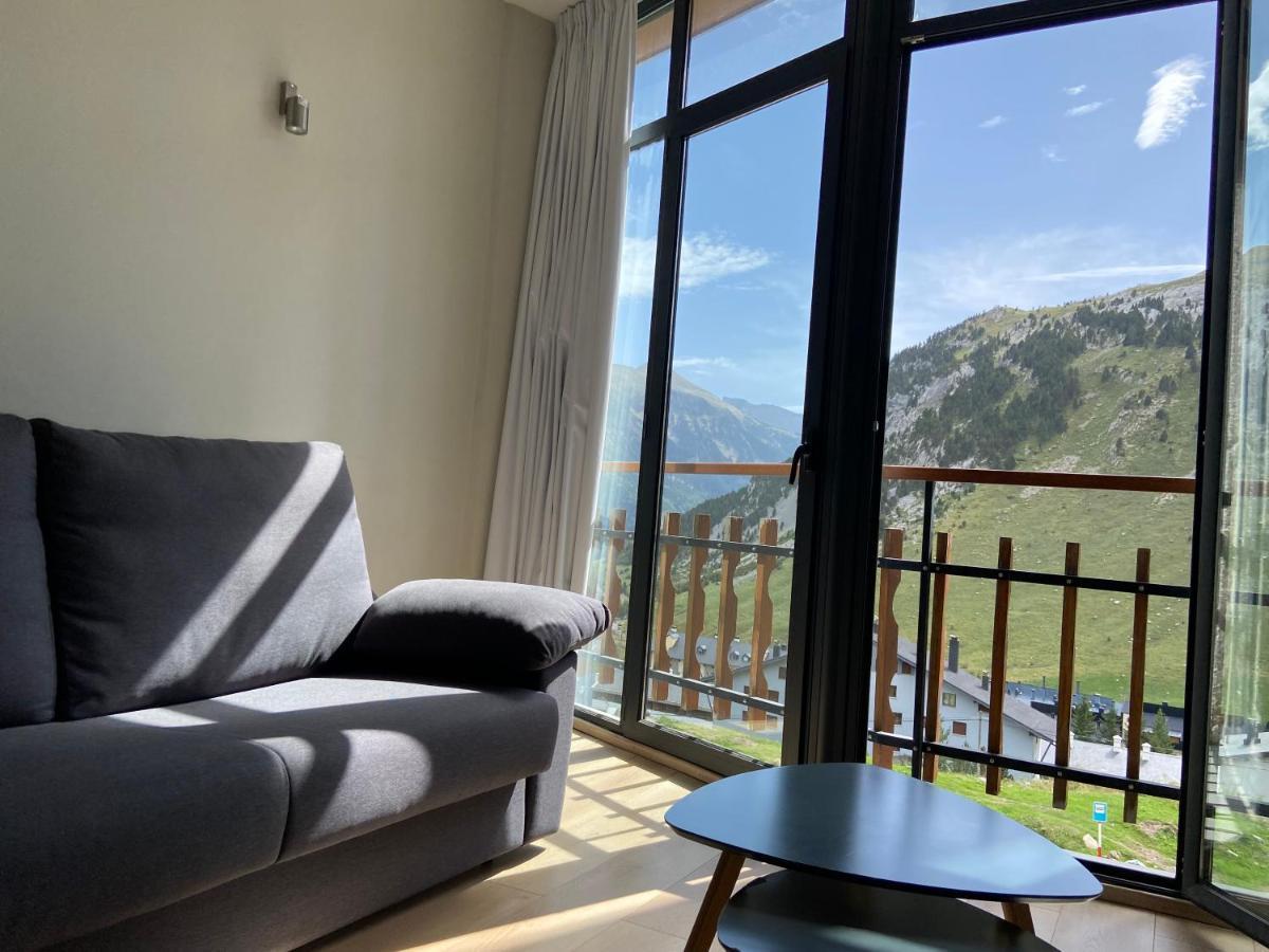 Hotel Edelweiss Candanchu Bagian luar foto
