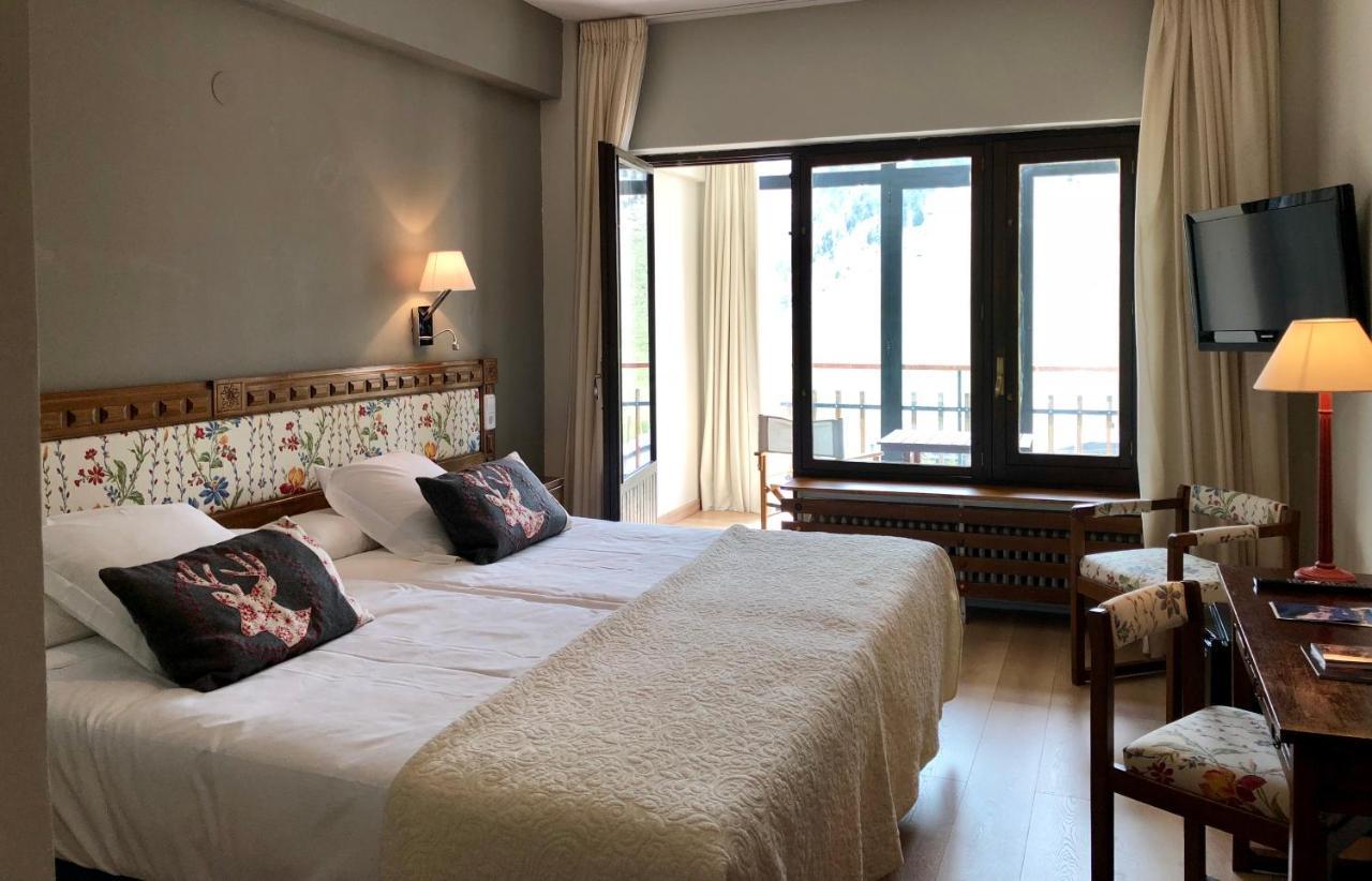 Hotel Edelweiss Candanchu Bagian luar foto