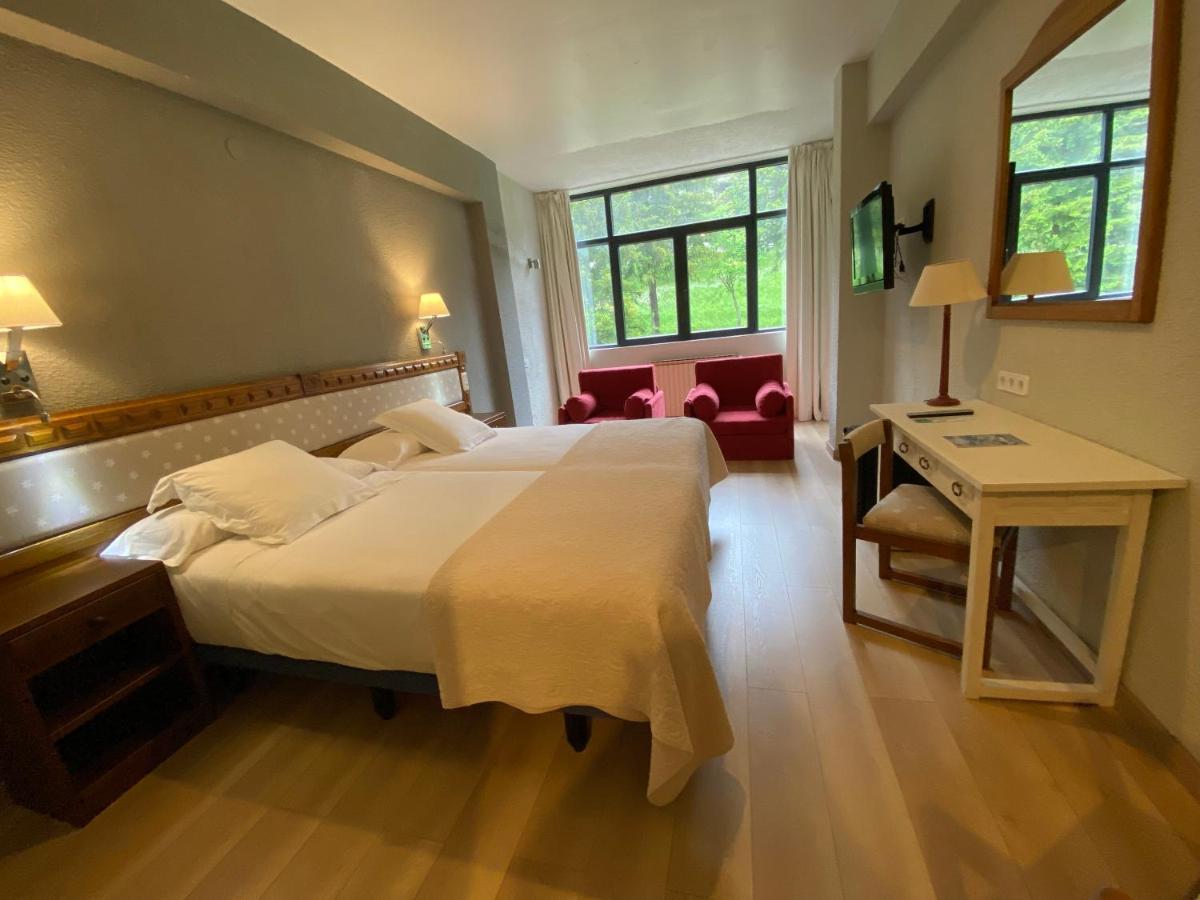 Hotel Edelweiss Candanchu Bagian luar foto