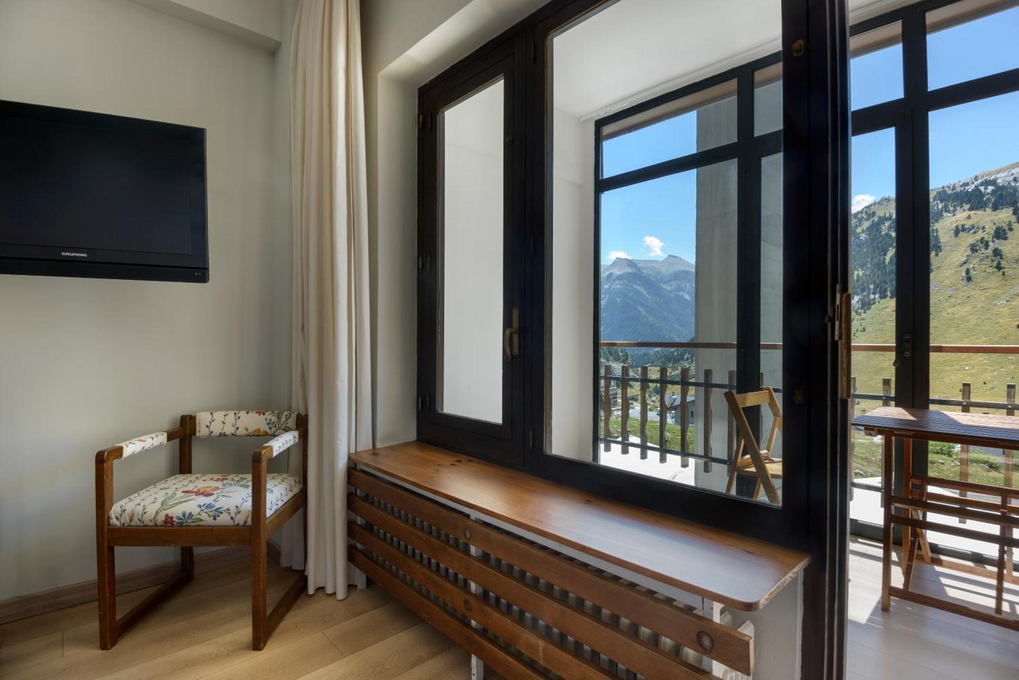 Hotel Edelweiss Candanchu Bagian luar foto