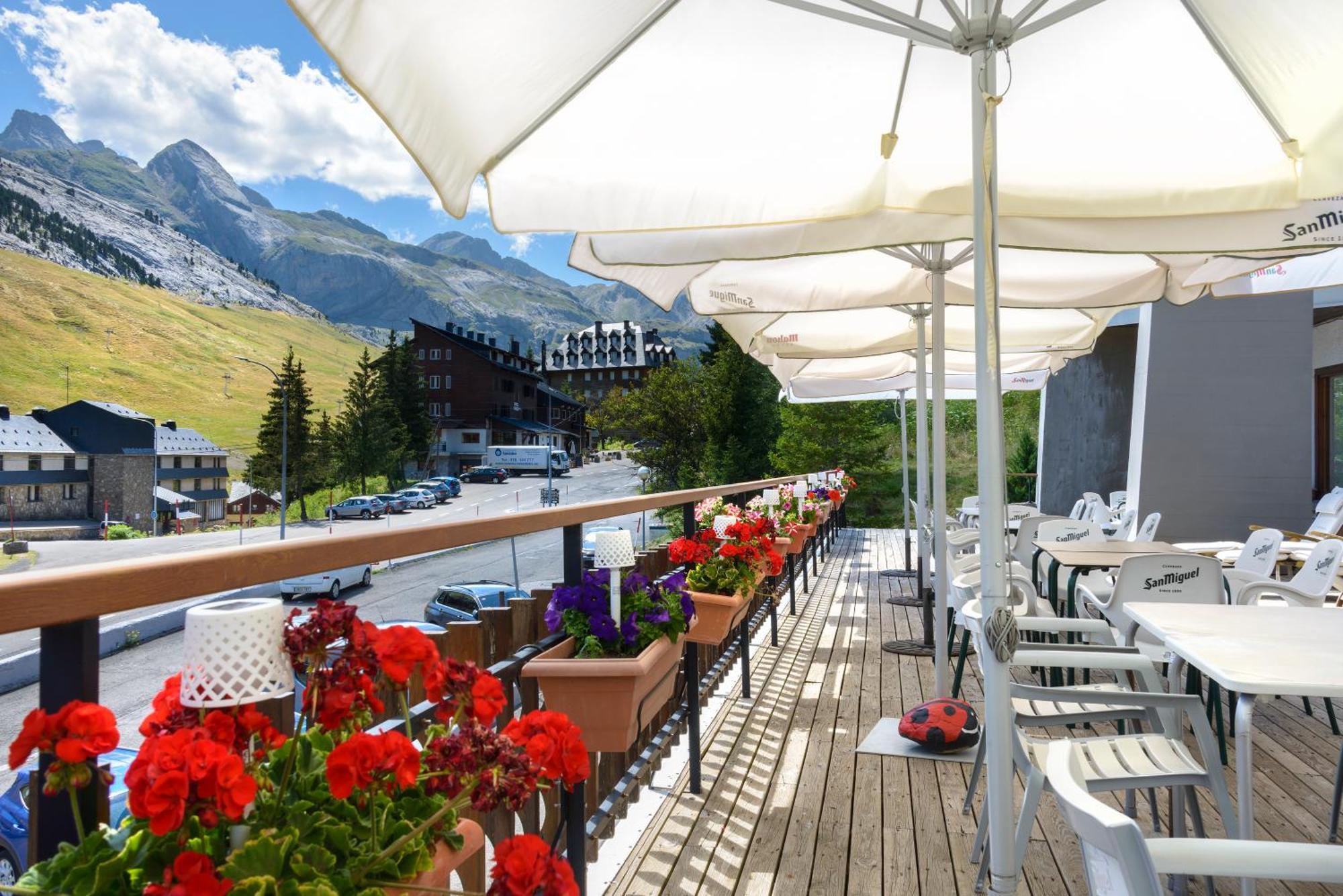 Hotel Edelweiss Candanchu Bagian luar foto