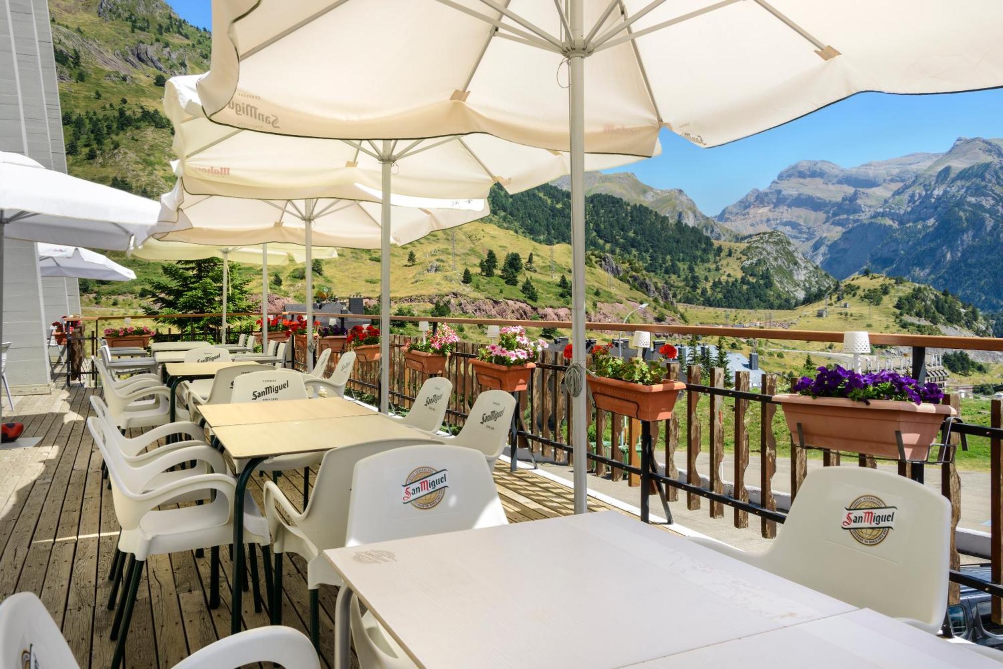 Hotel Edelweiss Candanchu Bagian luar foto