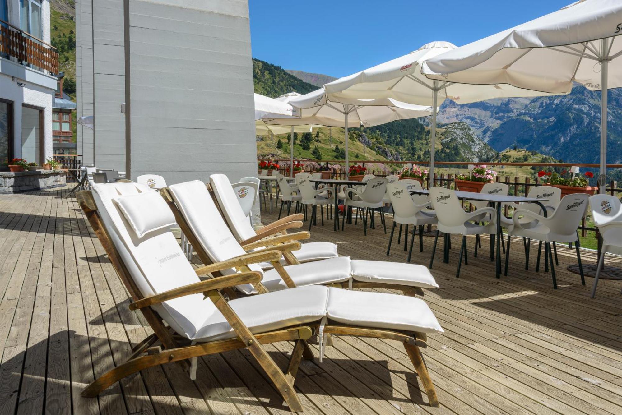 Hotel Edelweiss Candanchu Bagian luar foto