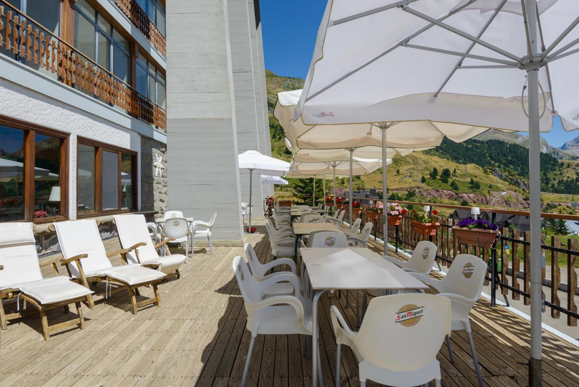 Hotel Edelweiss Candanchu Bagian luar foto