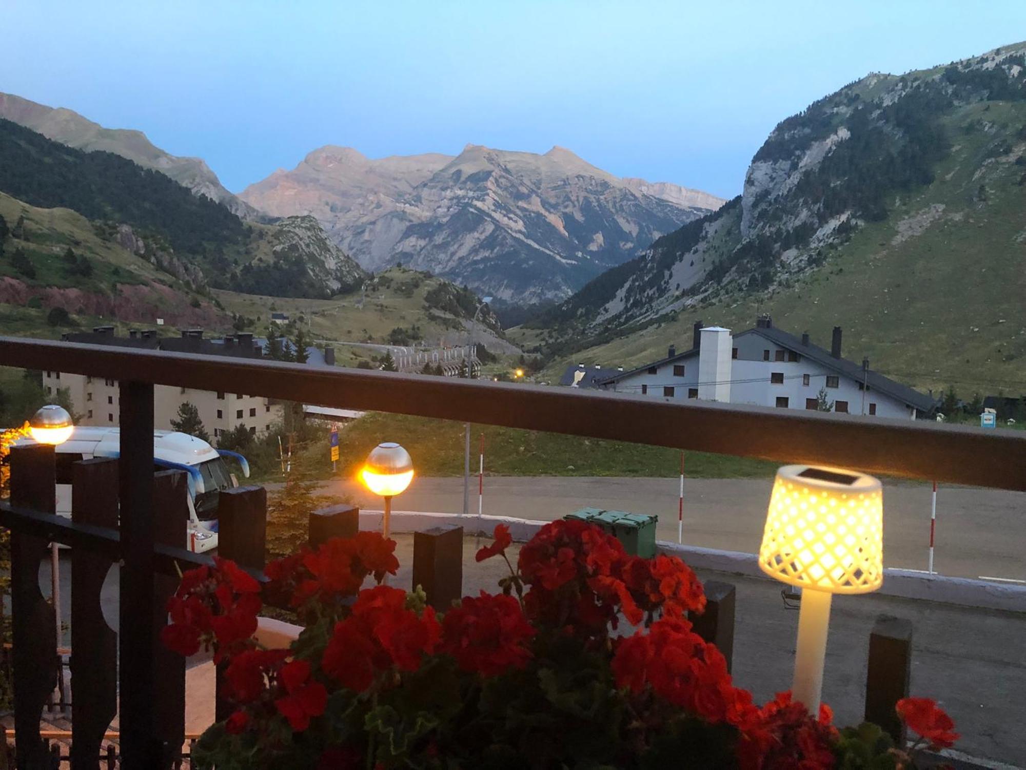 Hotel Edelweiss Candanchu Bagian luar foto