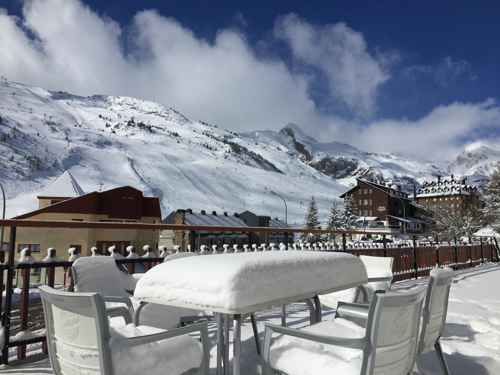 Hotel Edelweiss Candanchu Bagian luar foto